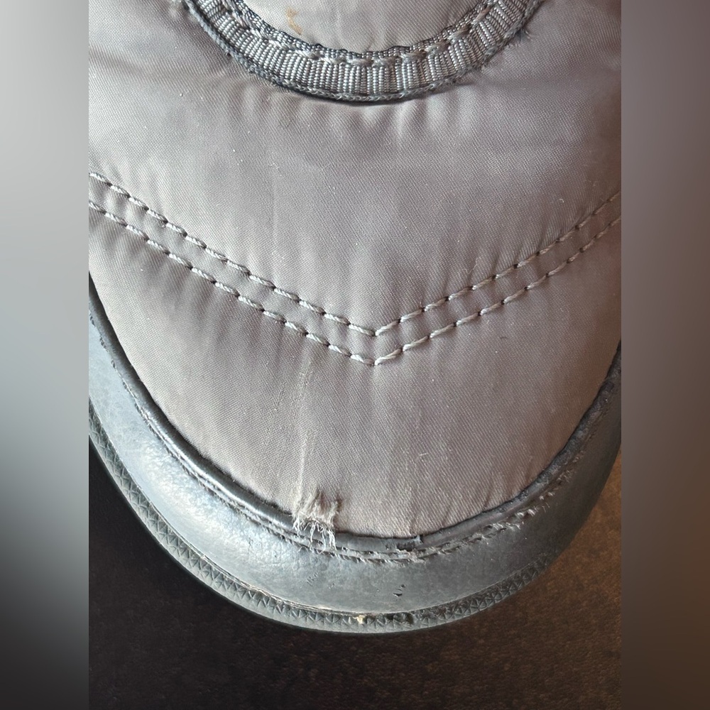 Sorel Kids‎ Boots in Gray with Pink Laces - Picture 6 of 7